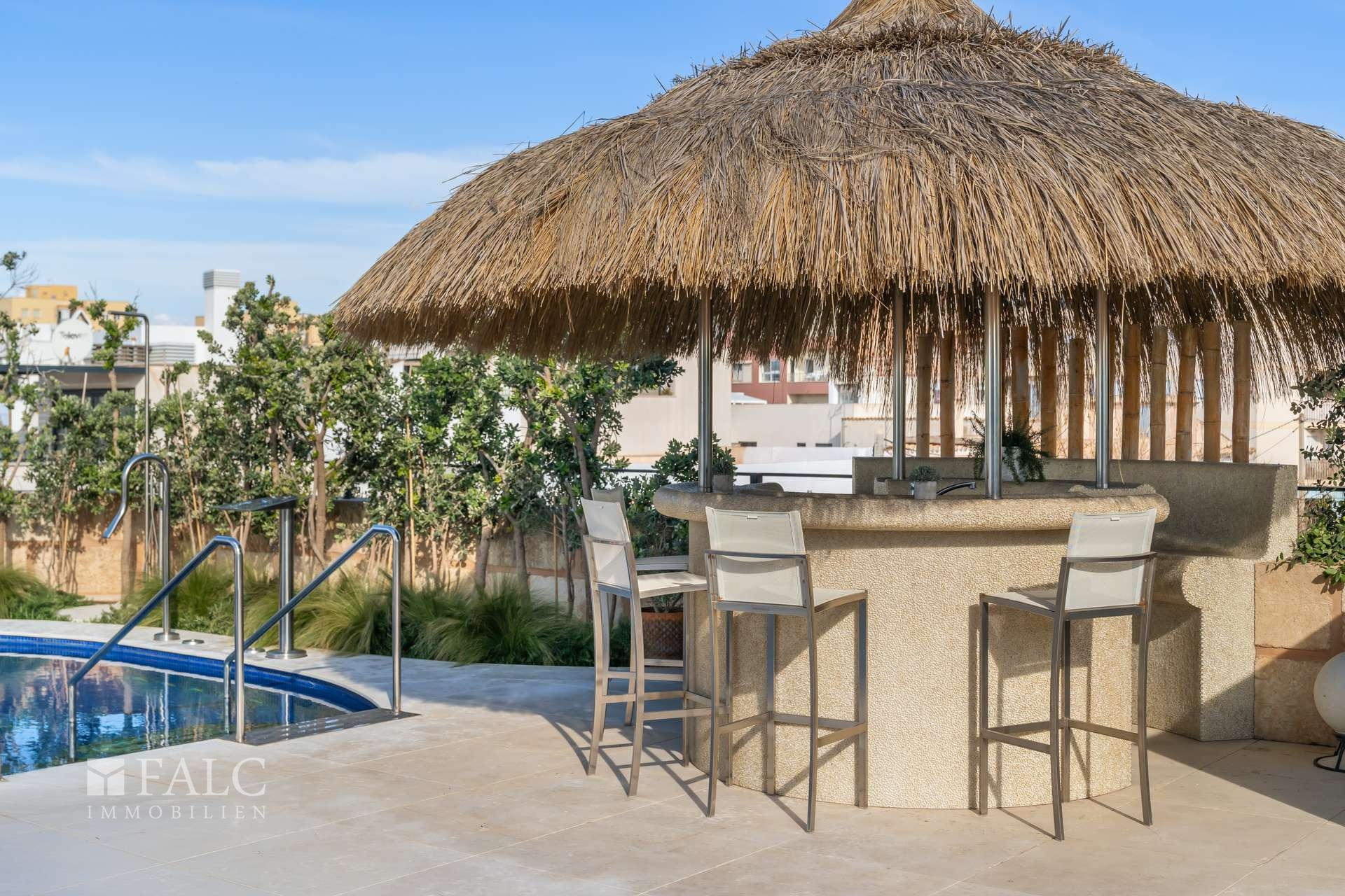 Pool bar
